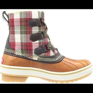 Sorel Tivoli plaid and sherpa lined rain/snow boot size 6